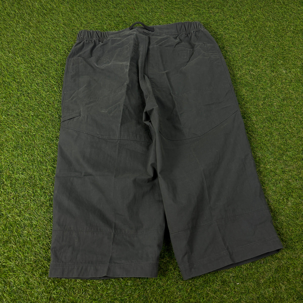00s Nike ACG Baggy Cargo Shorts Grey Small