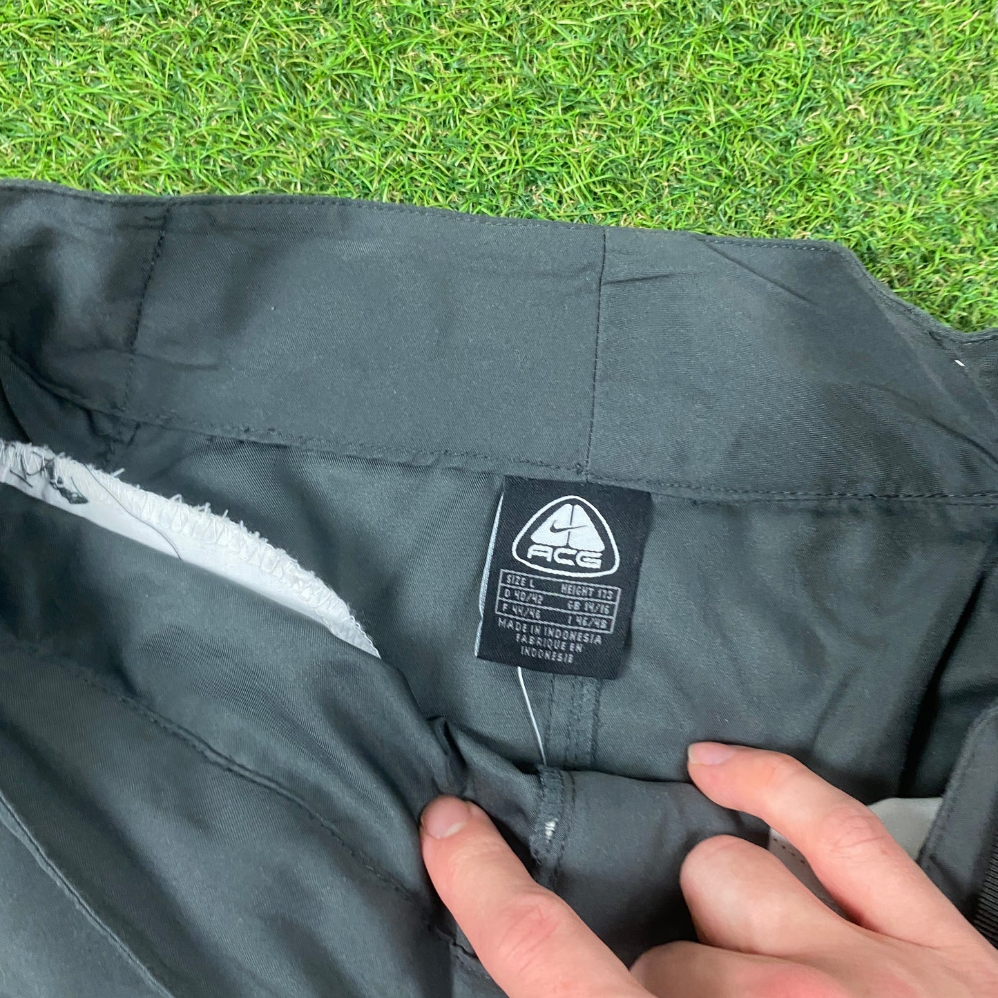 00s Nike ACG Zip Off Skirt Shorts Grey Large