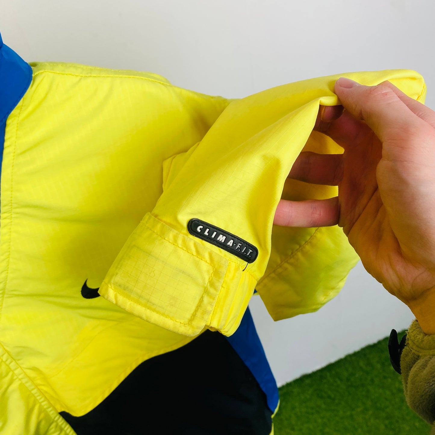 90s Nike ACG Packable Windbreaker Jacket Yellow Small