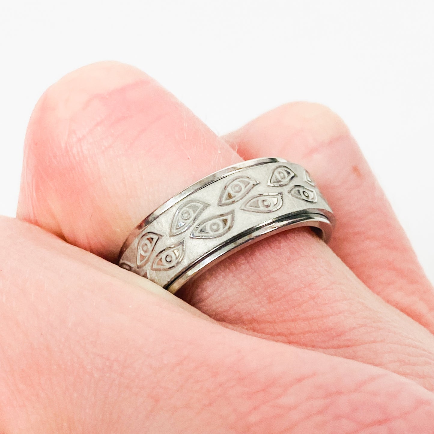 Retro Spinning Eye Ring Silver