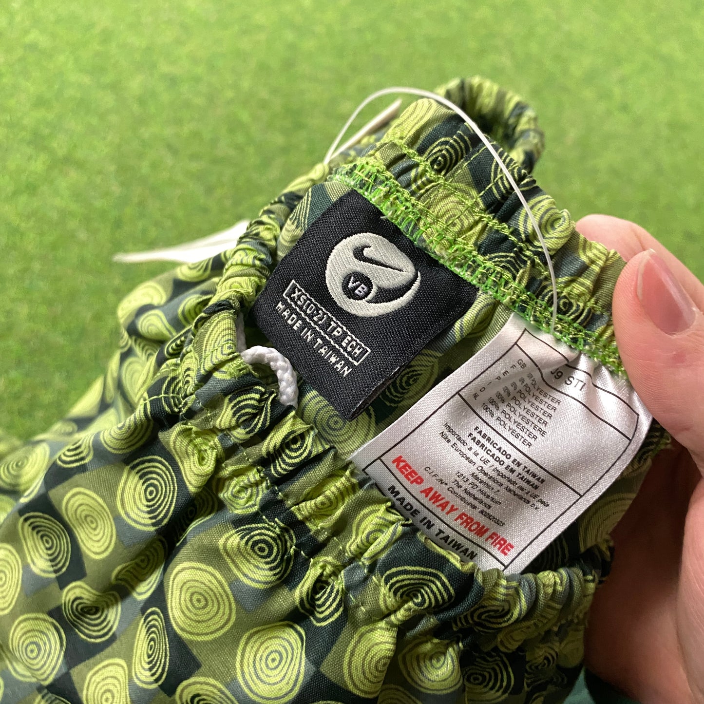 90s Nike Wavey Shorts Green XS