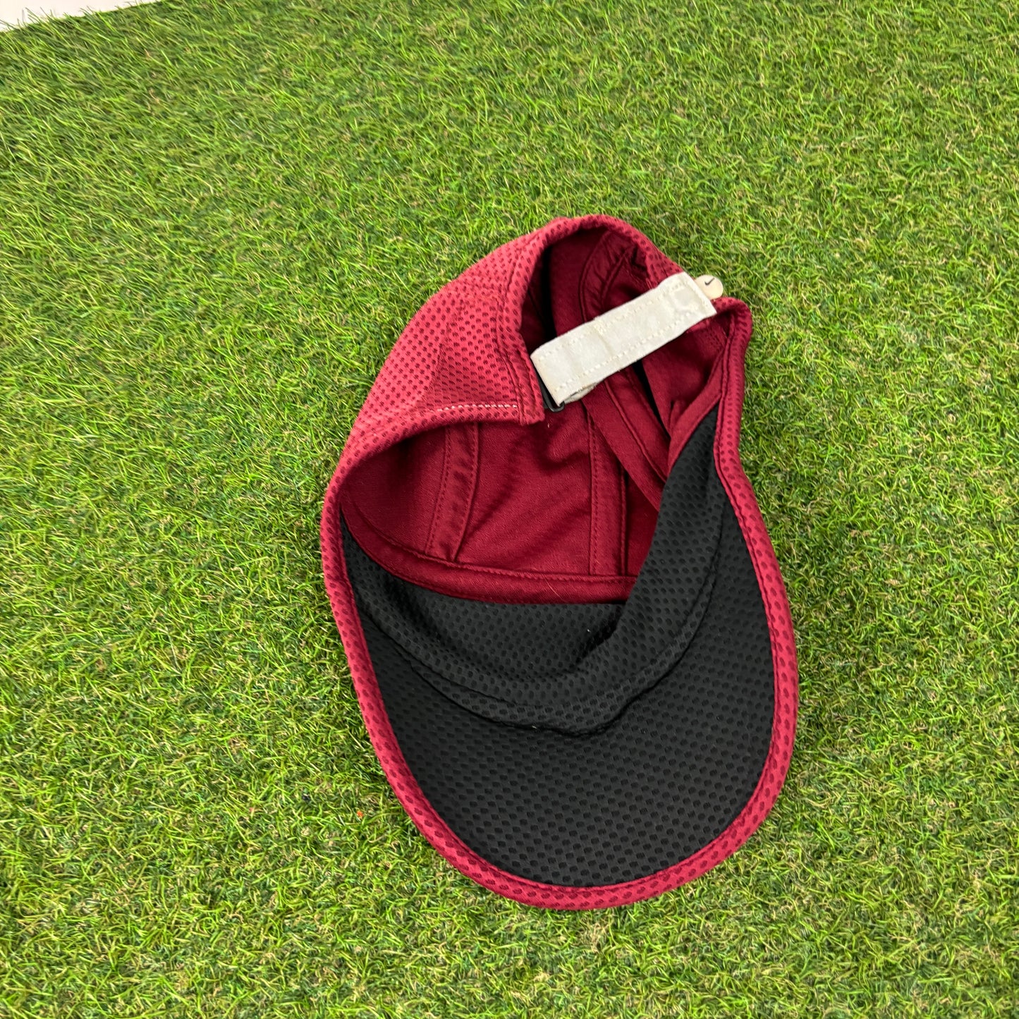 00s Nike Daybreak Mesh Dri-Fit Hat Red