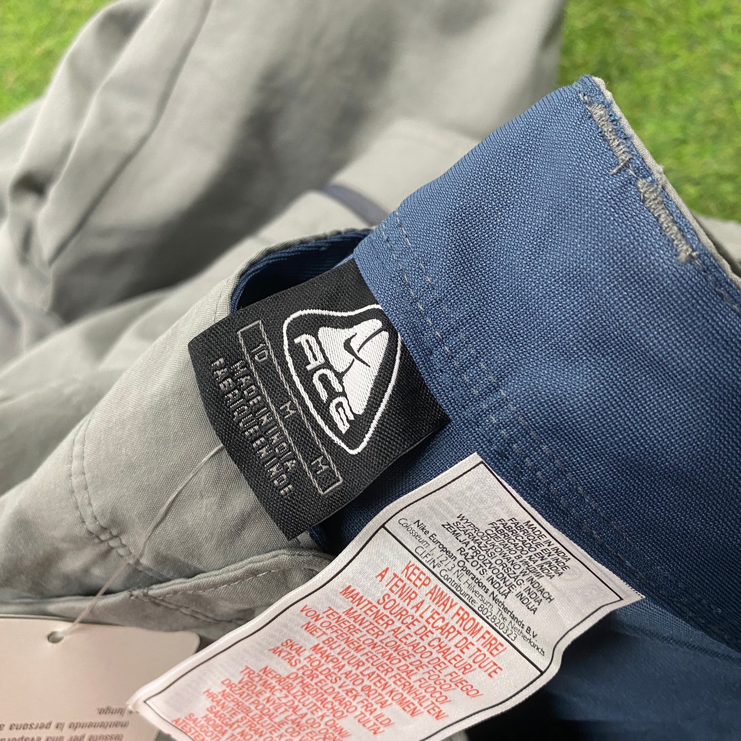 00s Nike ACG Cargo Trousers Joggers Grey Medium