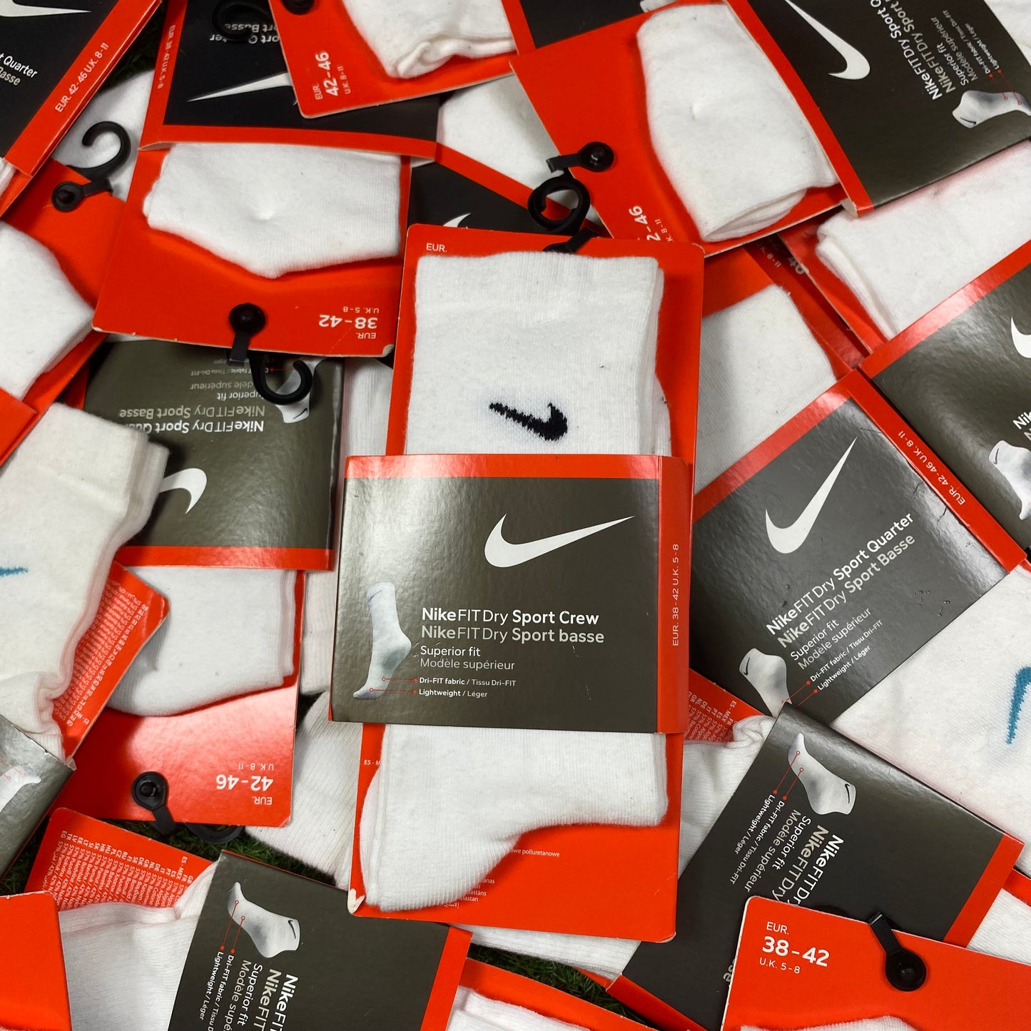 Vintage Nike Crew Fit Socks White Black UK6-12