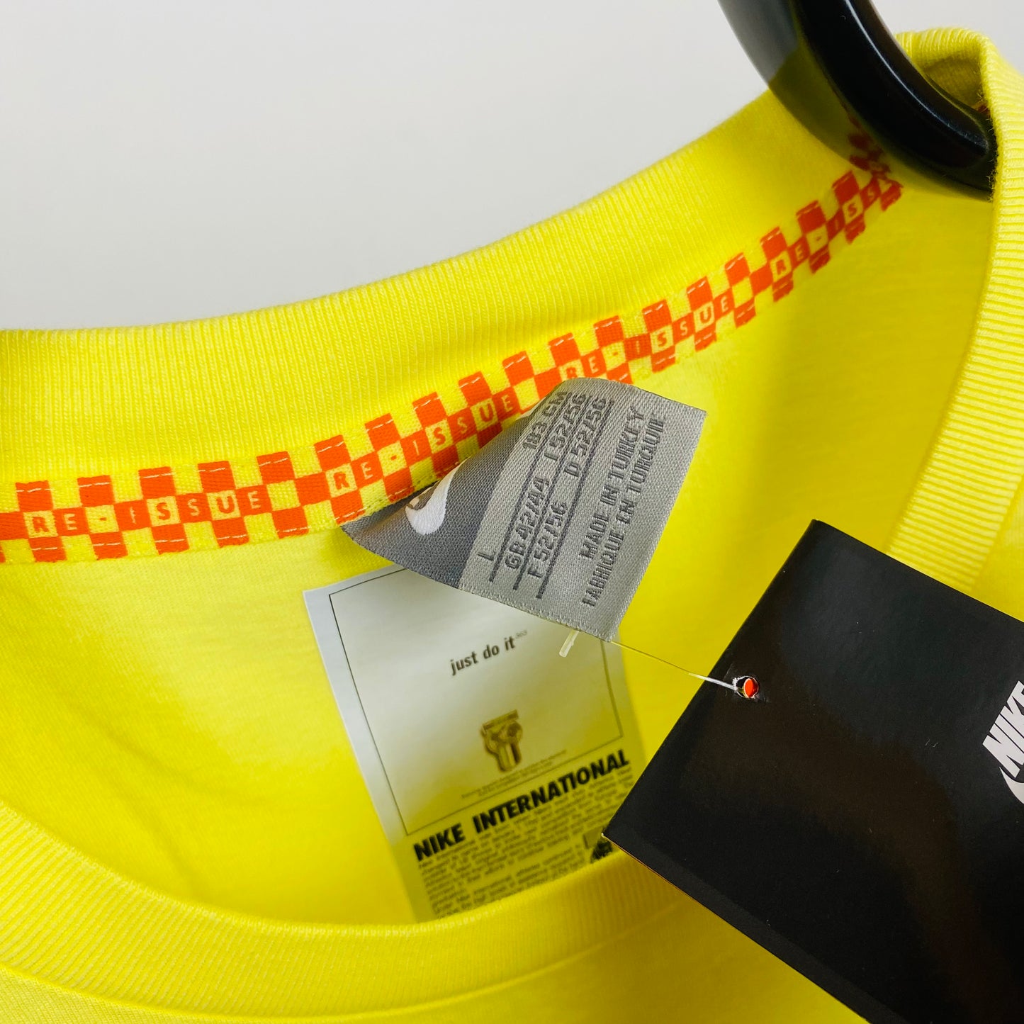 00s Nike International T-Shirt Yellow Large