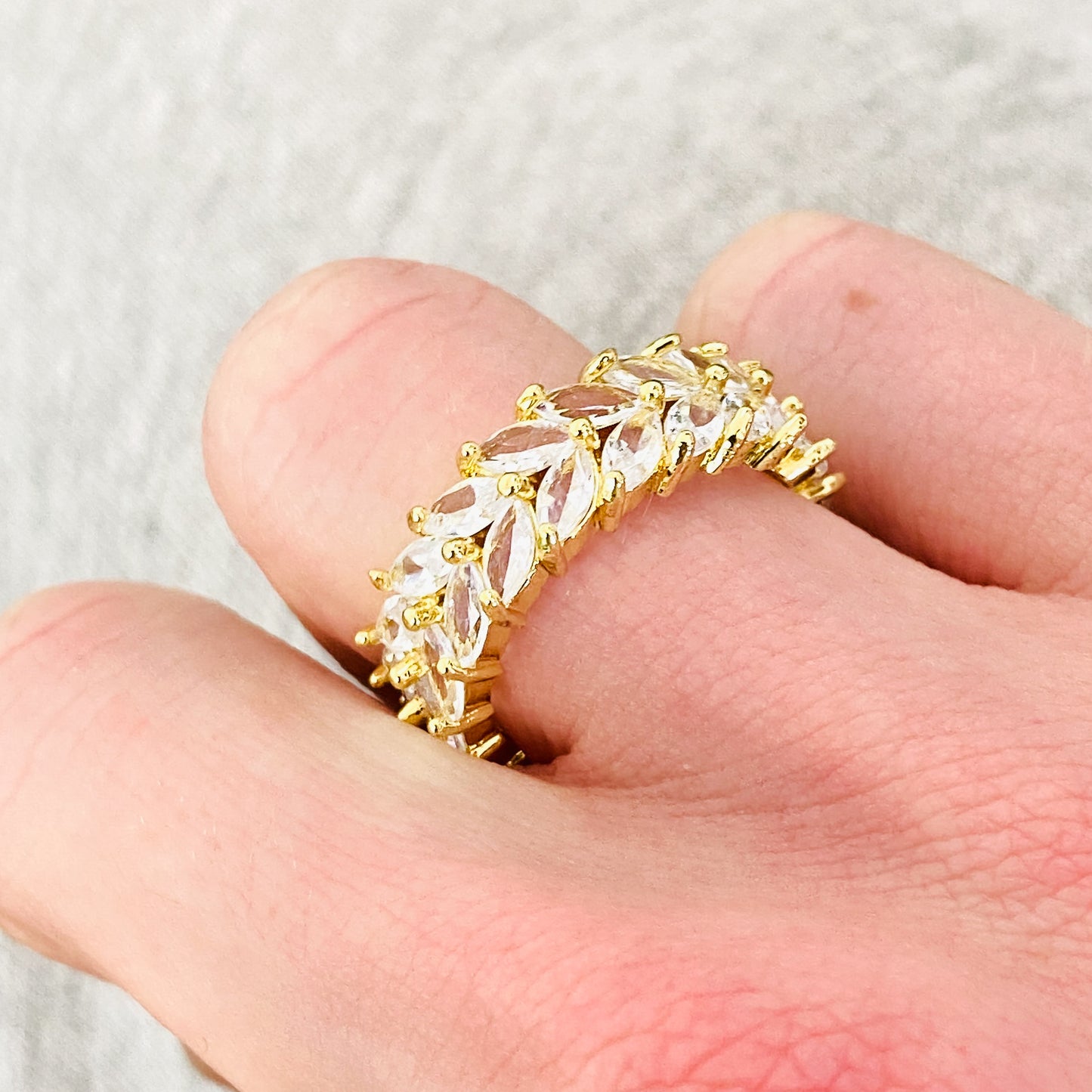 Laurel Gemstone Band Ring Gold
