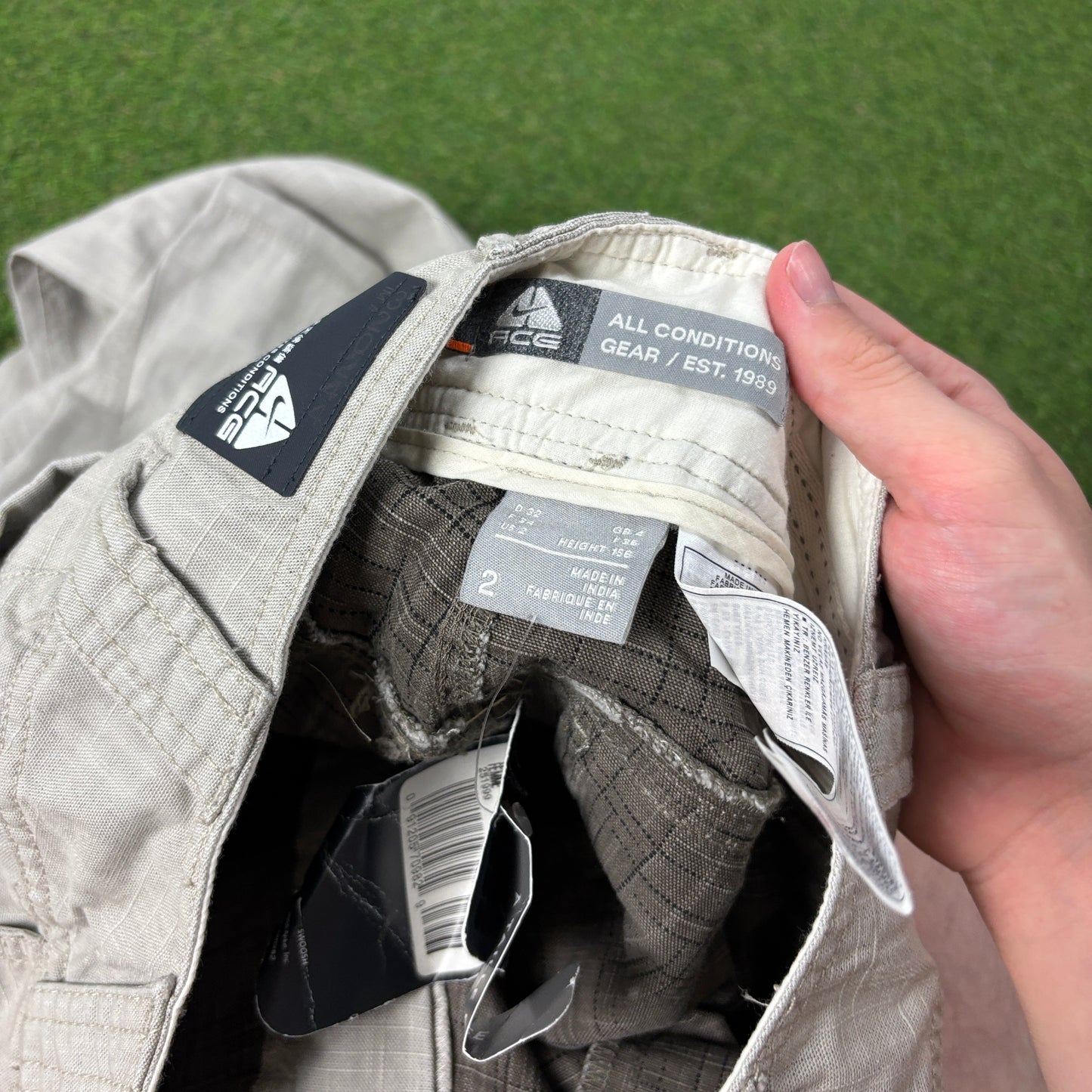 00s Nike ACG Cargo Trousers Joggers Grey Women’s XS