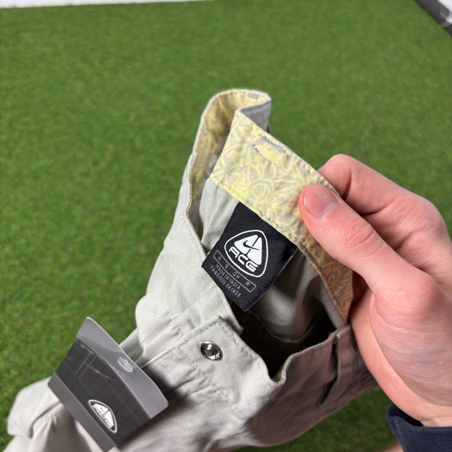 00s Nike ACG Cargo Shorts Grey Small