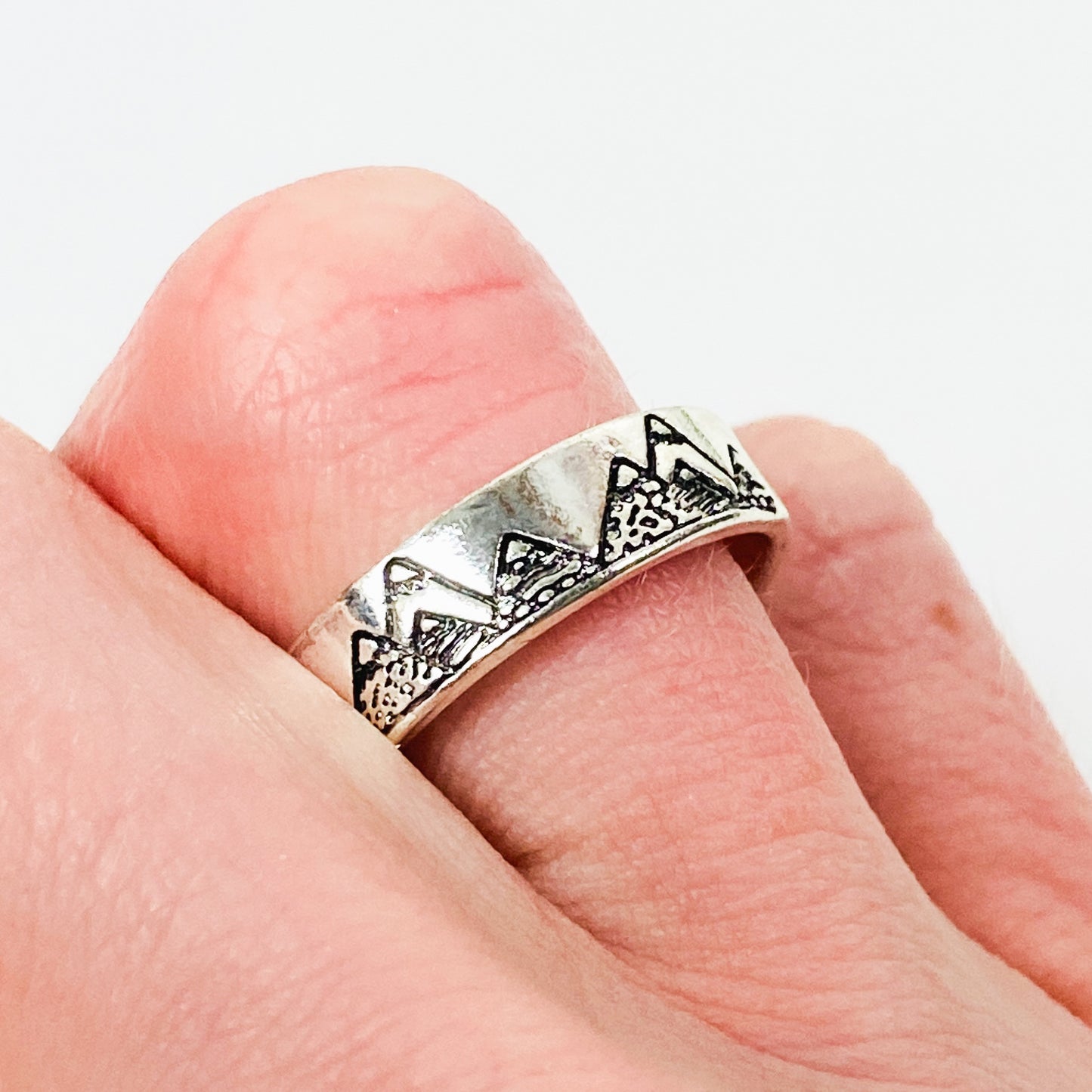 Retro Mountain Band Ring Silver