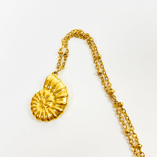 Retro Seashell Necklace Chain Gold