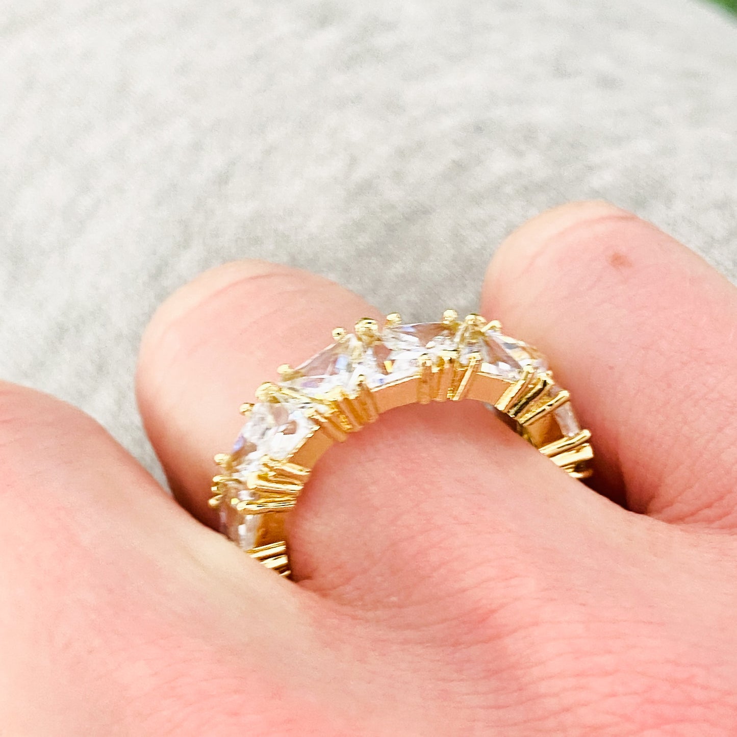 Vintage Cut Gemstone Band Ring Gold