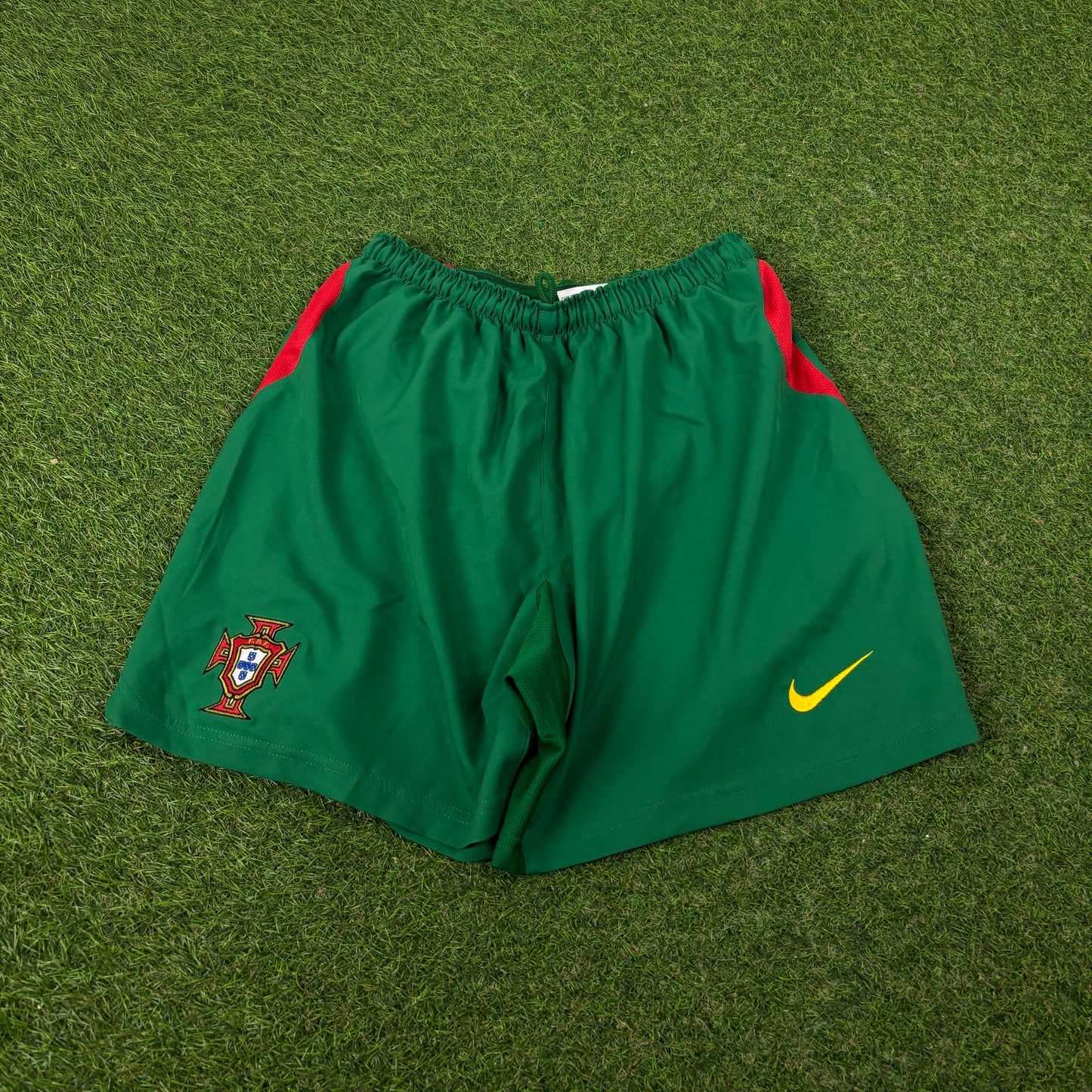 00s Nike T90 Portugal Football Shorts Green Small