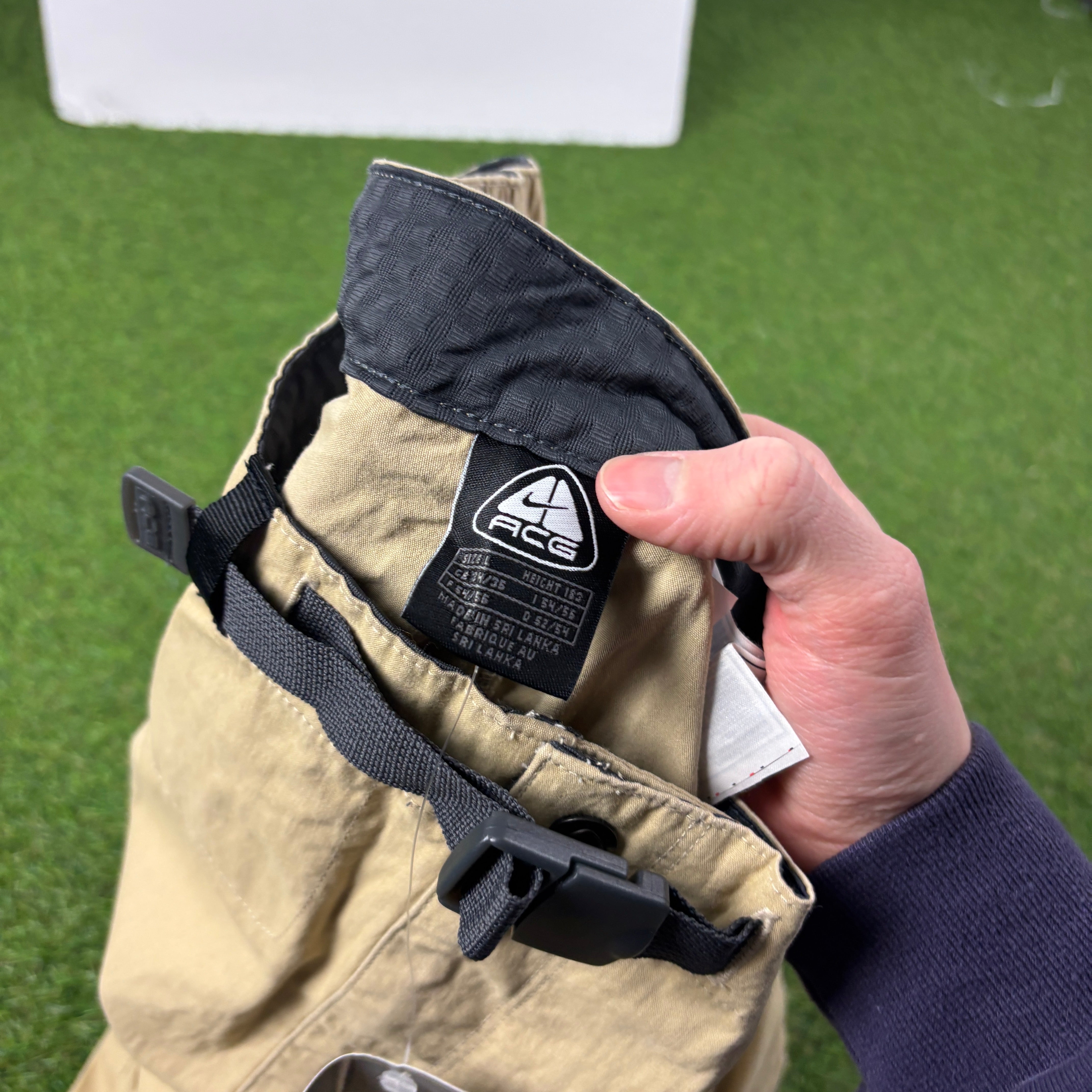 00s Nike ACG Belted Cargo Shorts Brown Large – Clout Closet