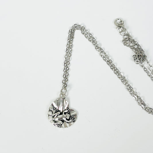 Vintage Froggy Necklace Silver