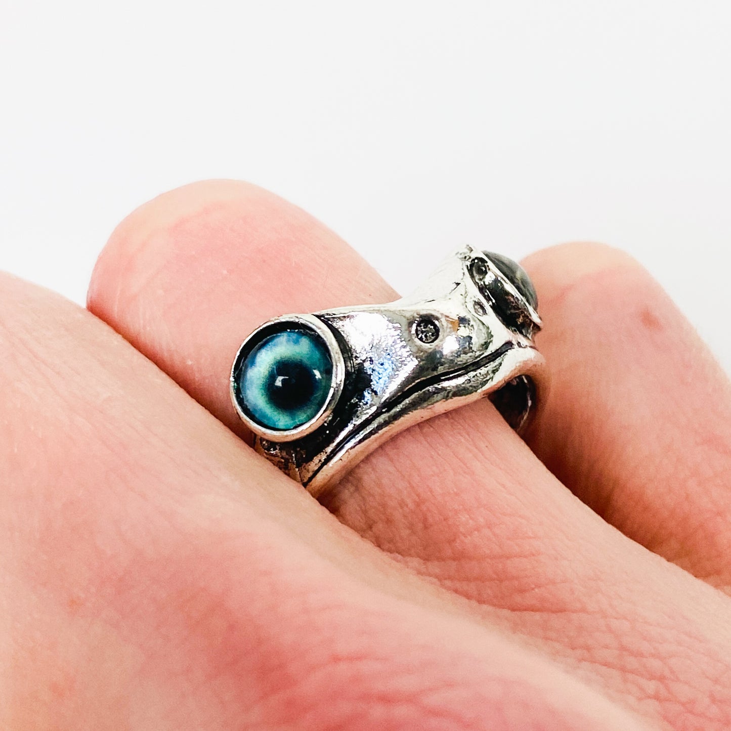 Retro Adjustable Frog Eye Ring Silver