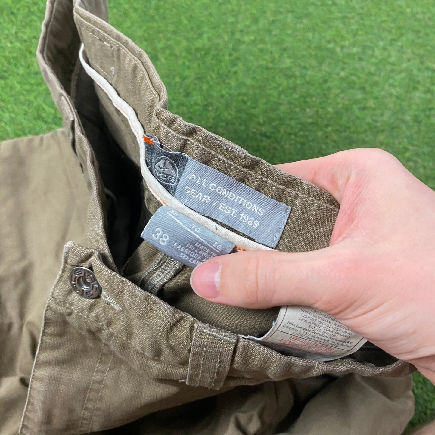 00s Nike ACG Cargo Shorts Brown XL