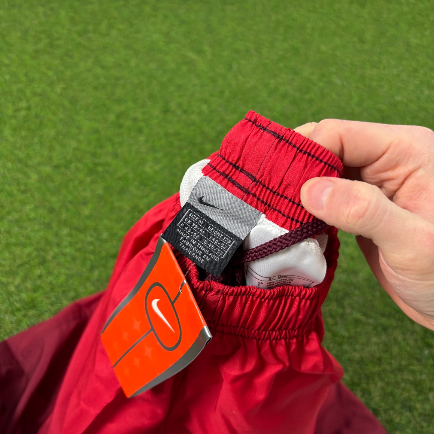 00s Nike Shorts Red Medium