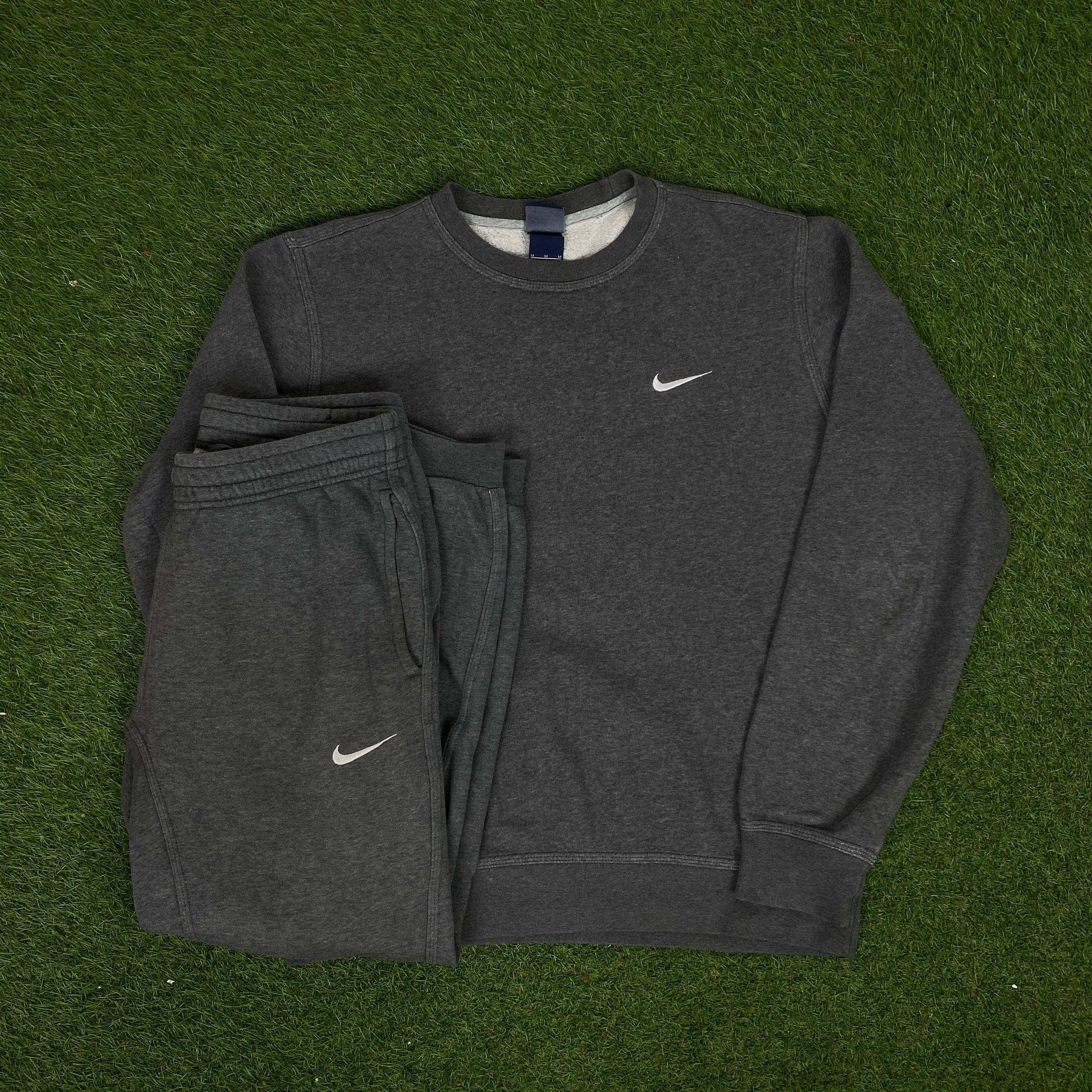 Nike sweatshirt discount and joggers set