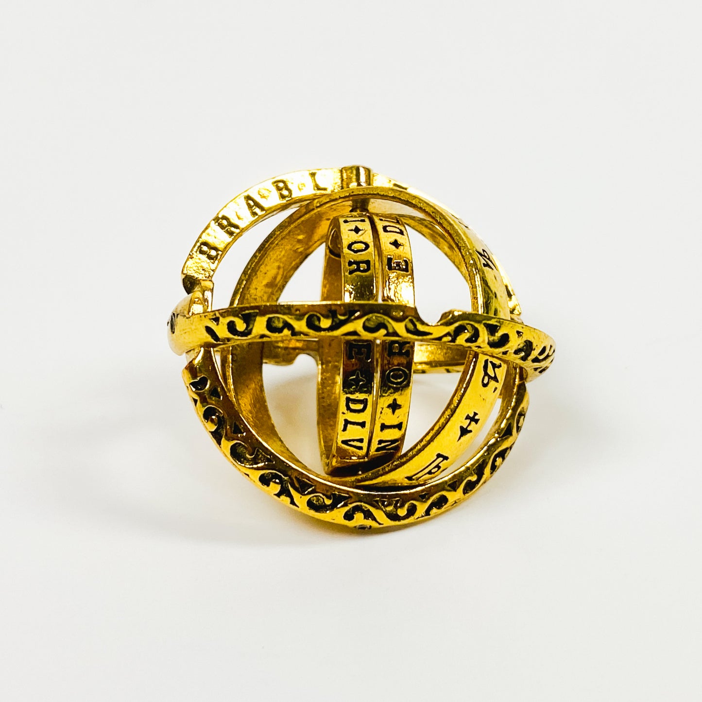 Retro Vintage Sculpture Ring Gold