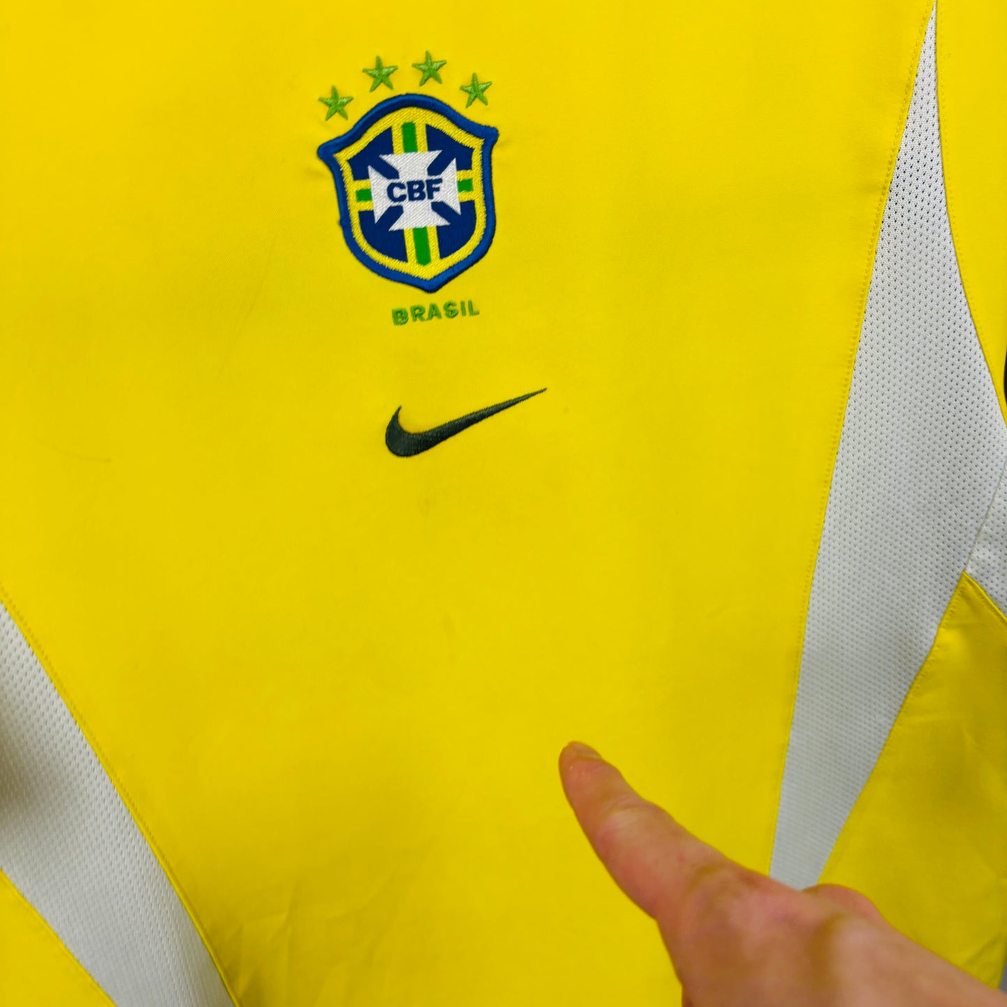 00s Nike Brazil Football Shirt T-Shirt Yellow Medium