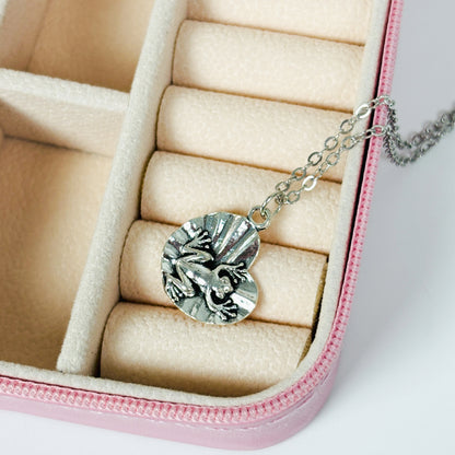 Vintage Froggy Necklace Silver