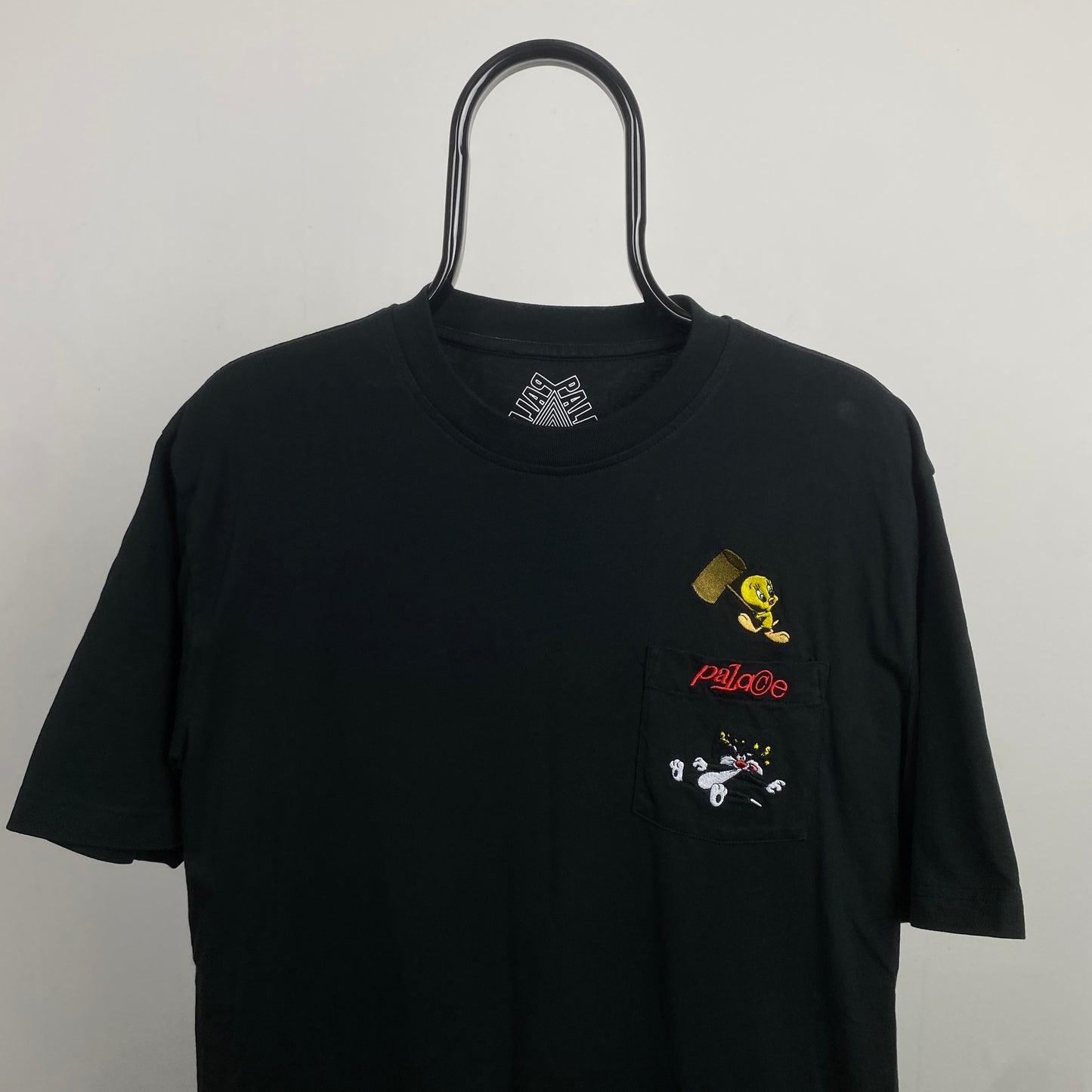 Retro Palace Looney Tunes T-Shirt Black Medium (Used)