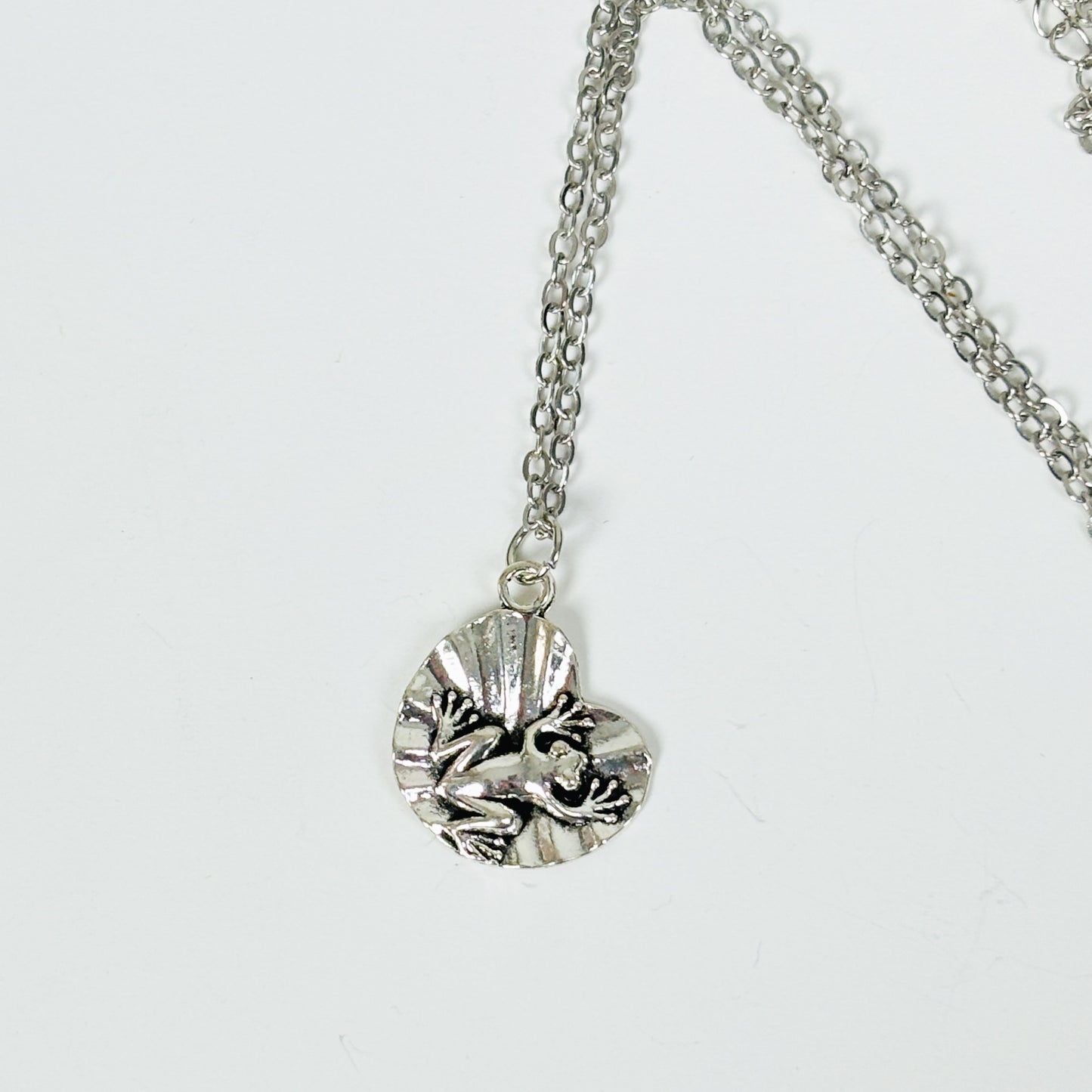Vintage Froggy Necklace Silver
