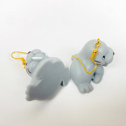 Vintage Retro Seal Earrings Gold