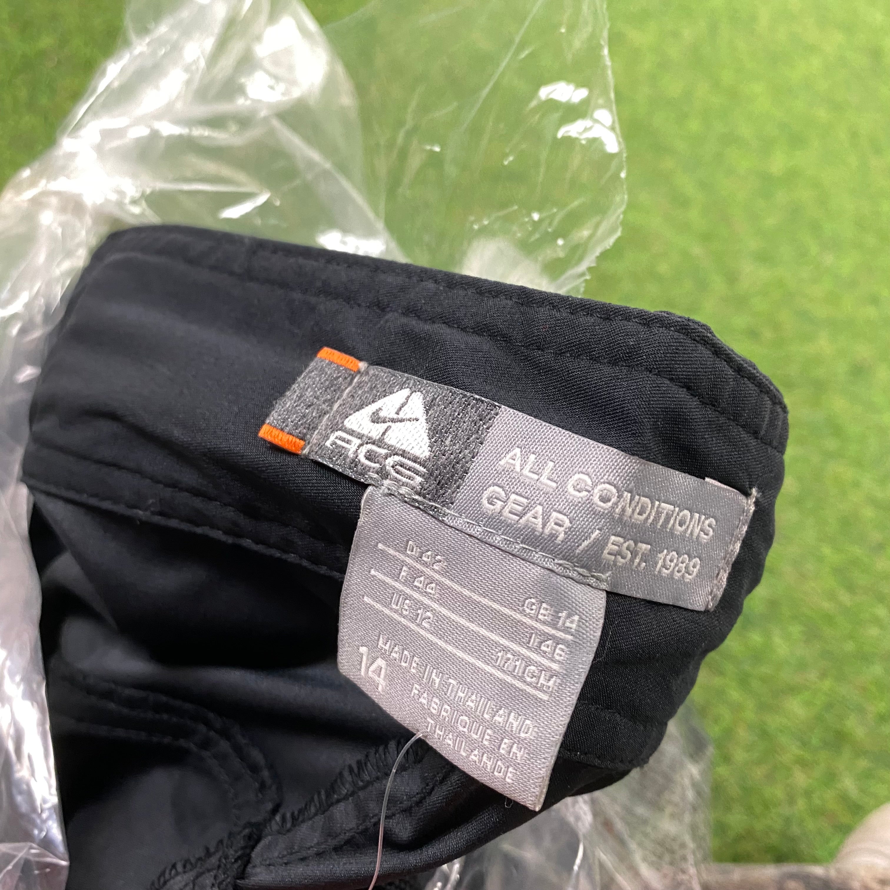 90s Nike ACG Cargo Shorts Black Large
