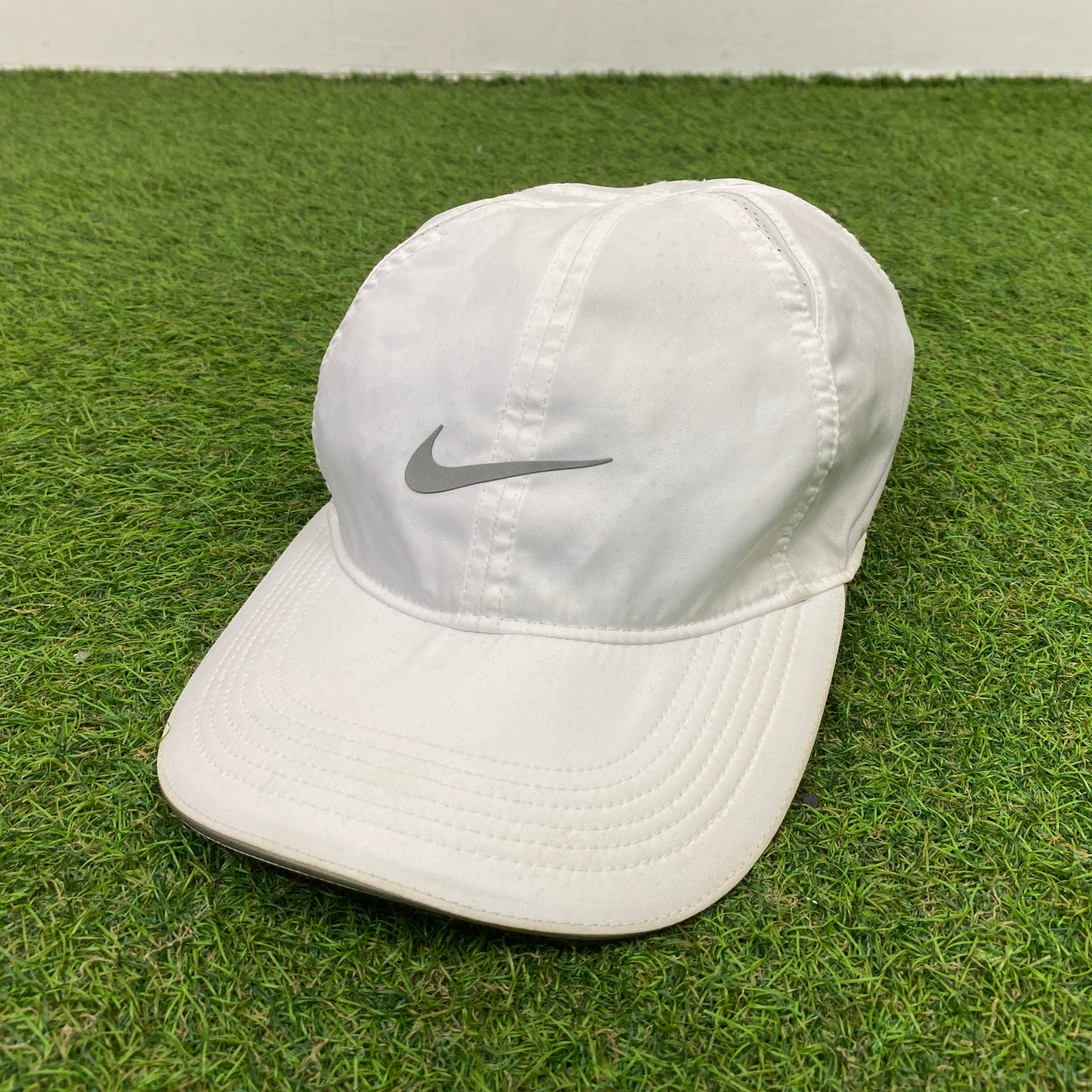 00s Nike Featherlight Hat White