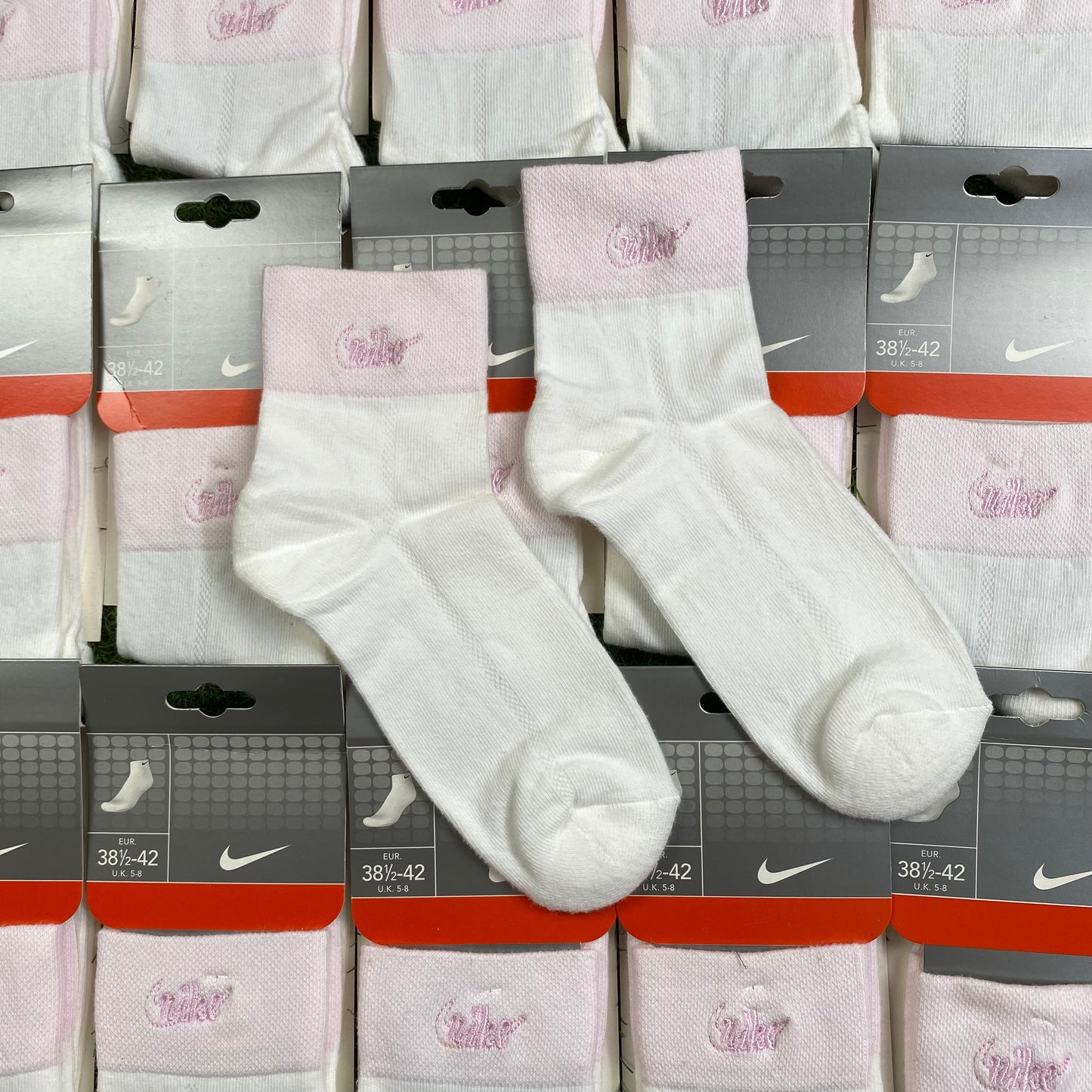 Vintage 00s Nike Socks White Pink UK3-8