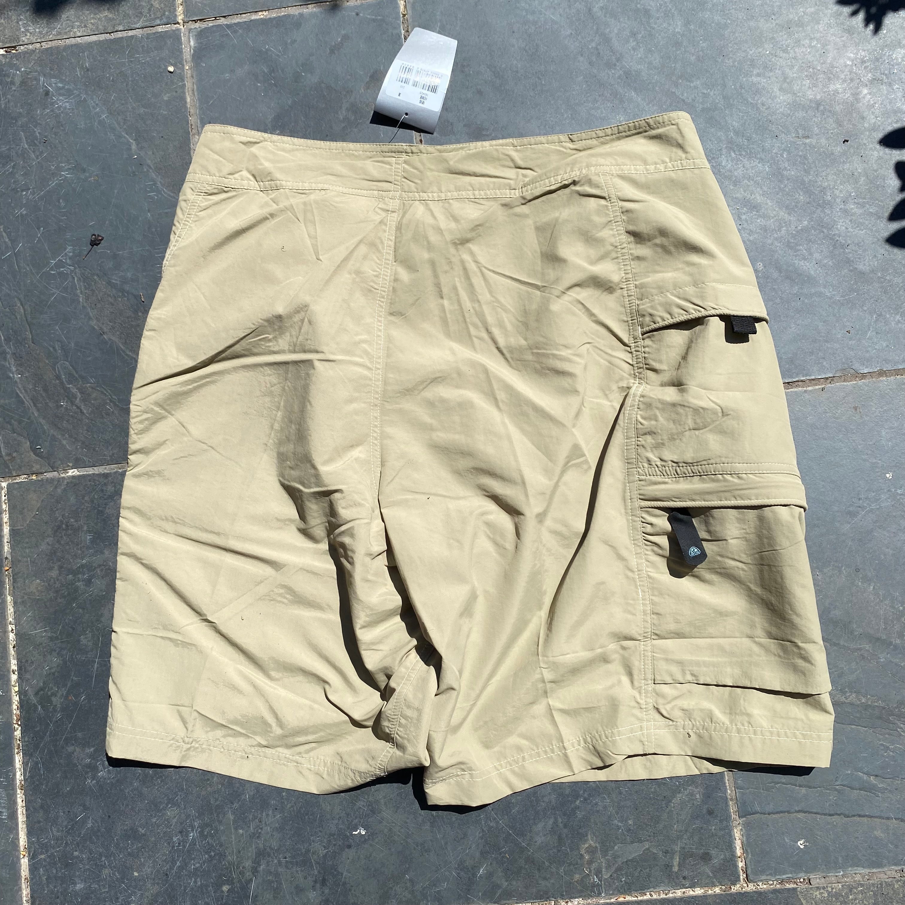 Vintage Nike ACG Cargo Shorts Brown XL – Clout Closet