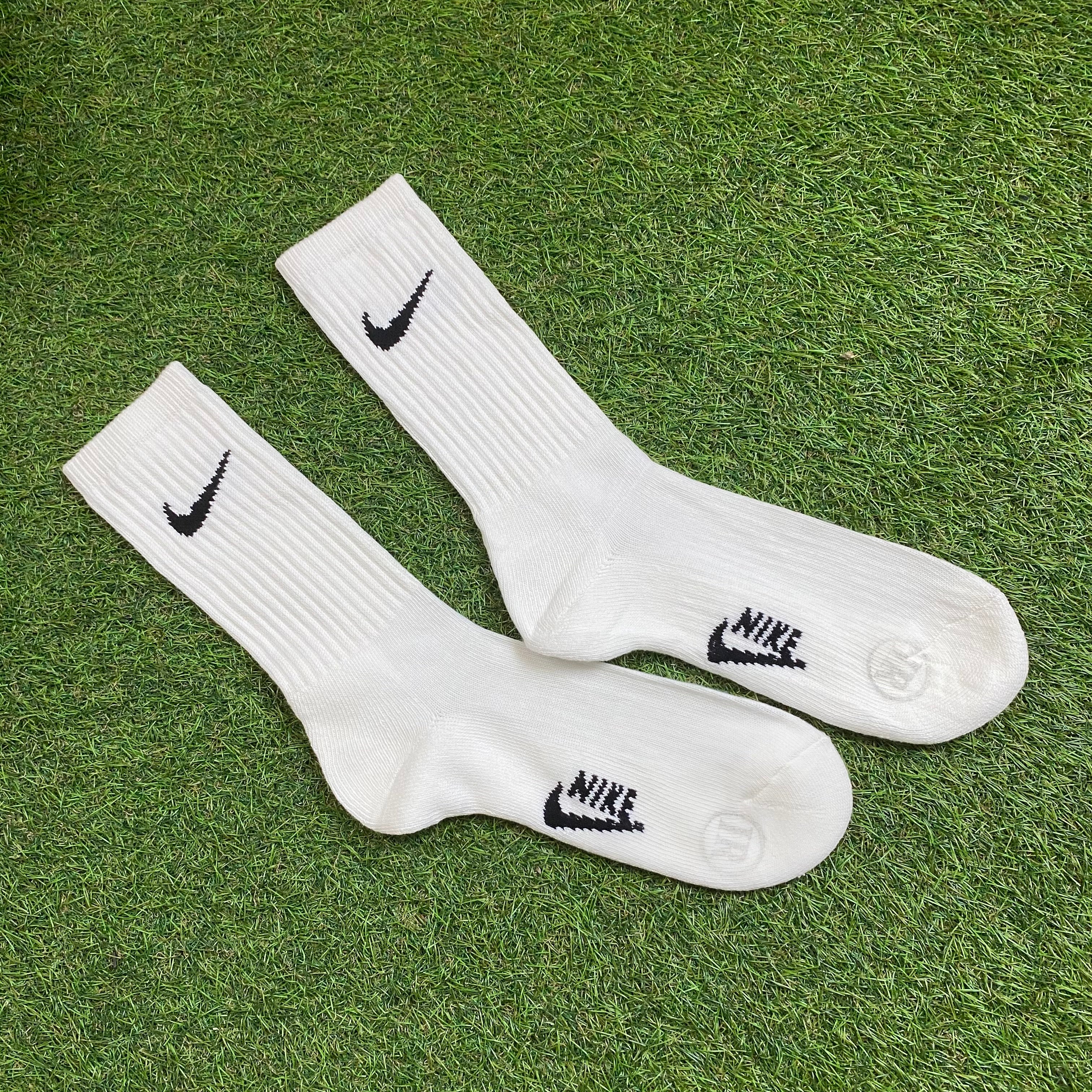 Kerkbank Overtreffen wildernis Vintage Nike Socks White UK6 - 12 – Clout Closet