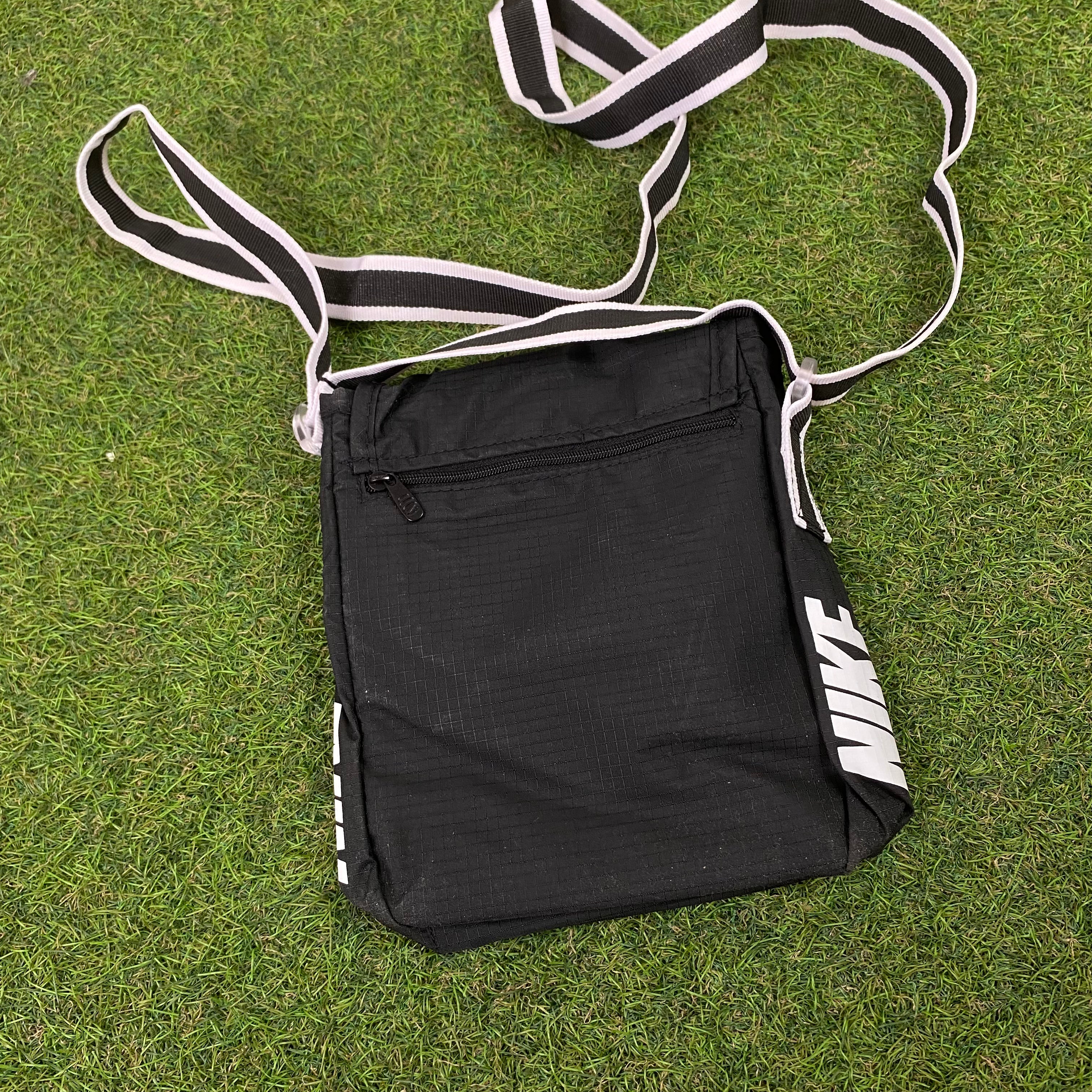 Nike sling store bag black