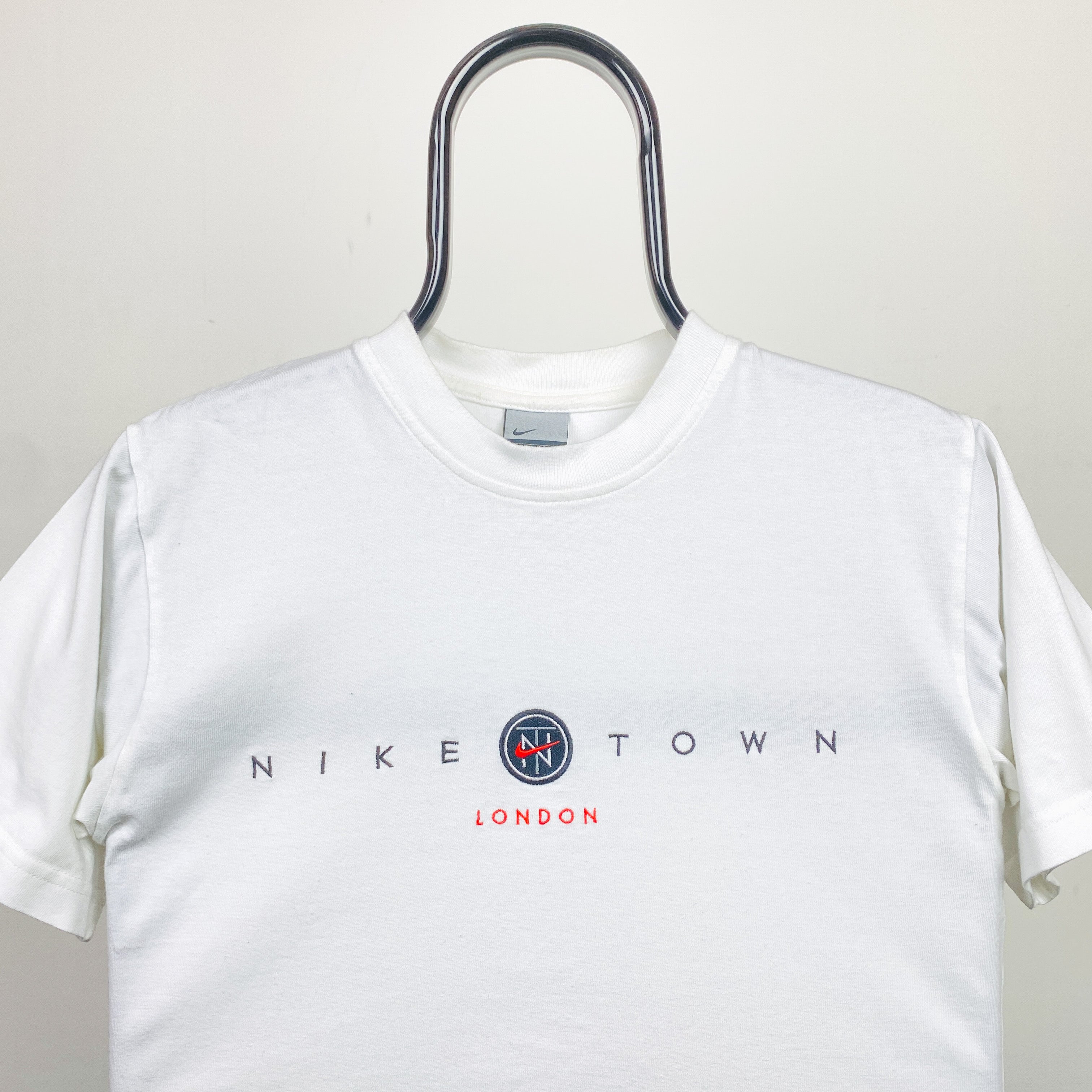 Ciro domein Kerstmis 90s Nike Town London T-Shirt White XS – Clout Closet