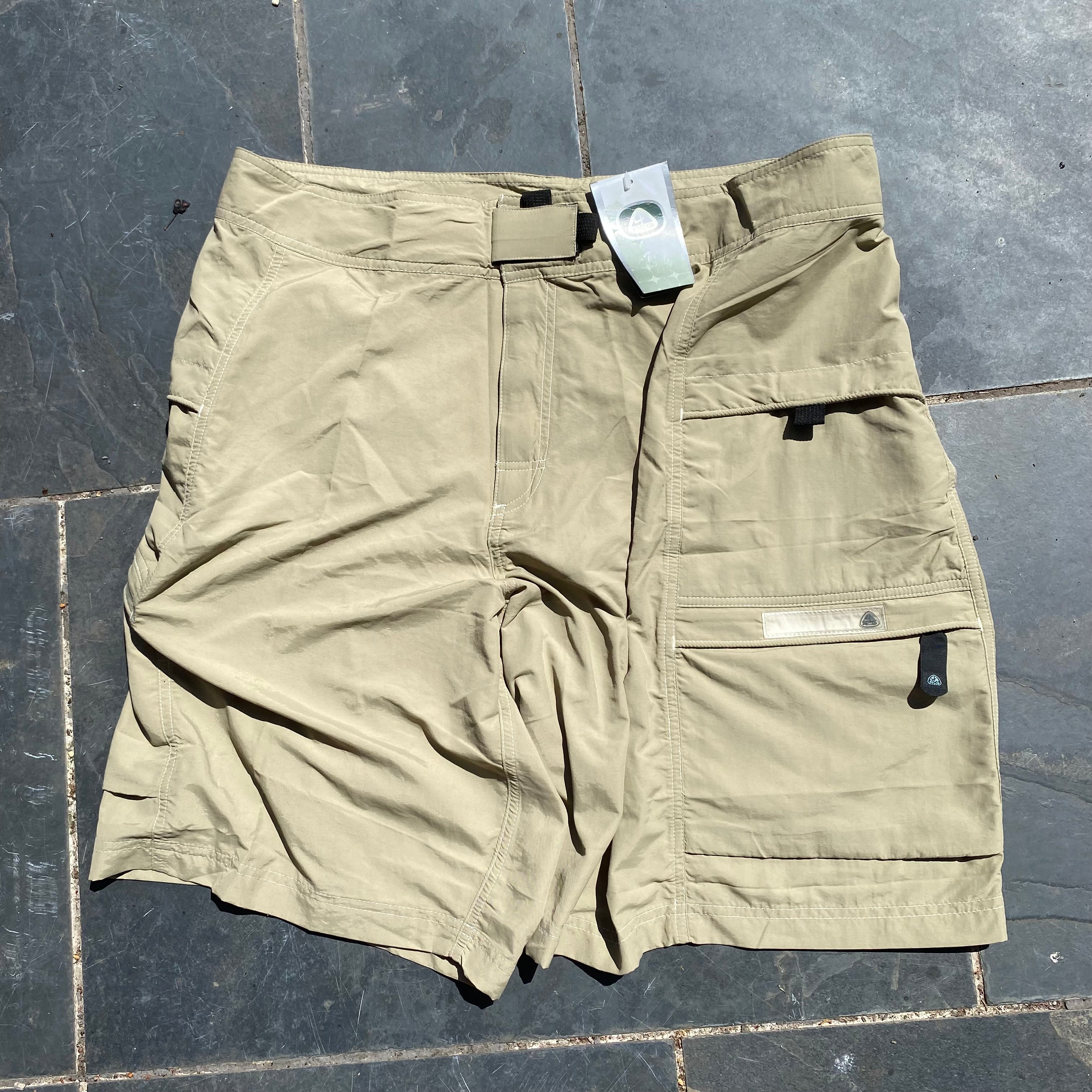 Vintage Nike ACG Cargo Shorts Brown XL – Clout Closet