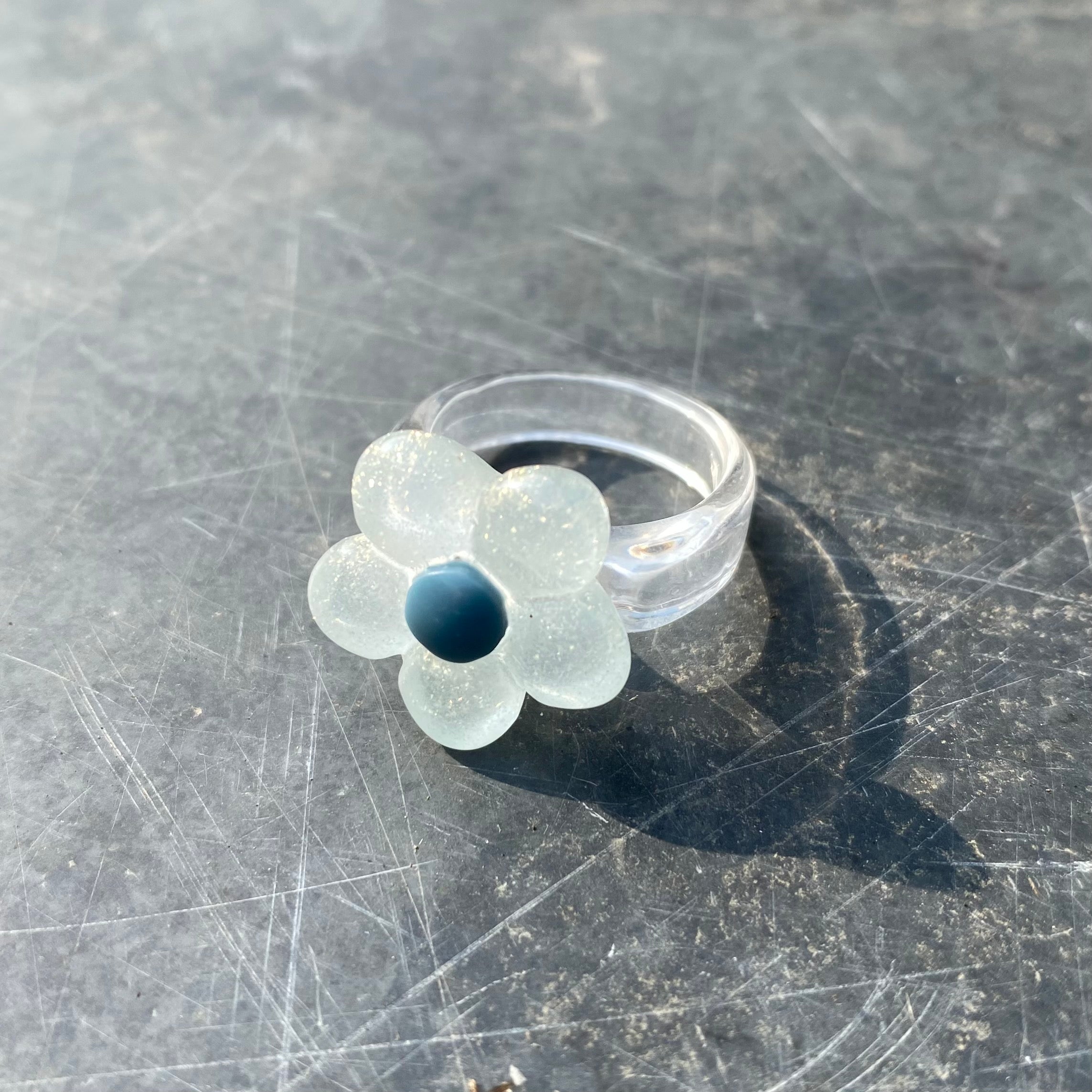 Retro Chunky Flower Ring White