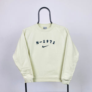 Cream nike sweatshirt hot sale vintage