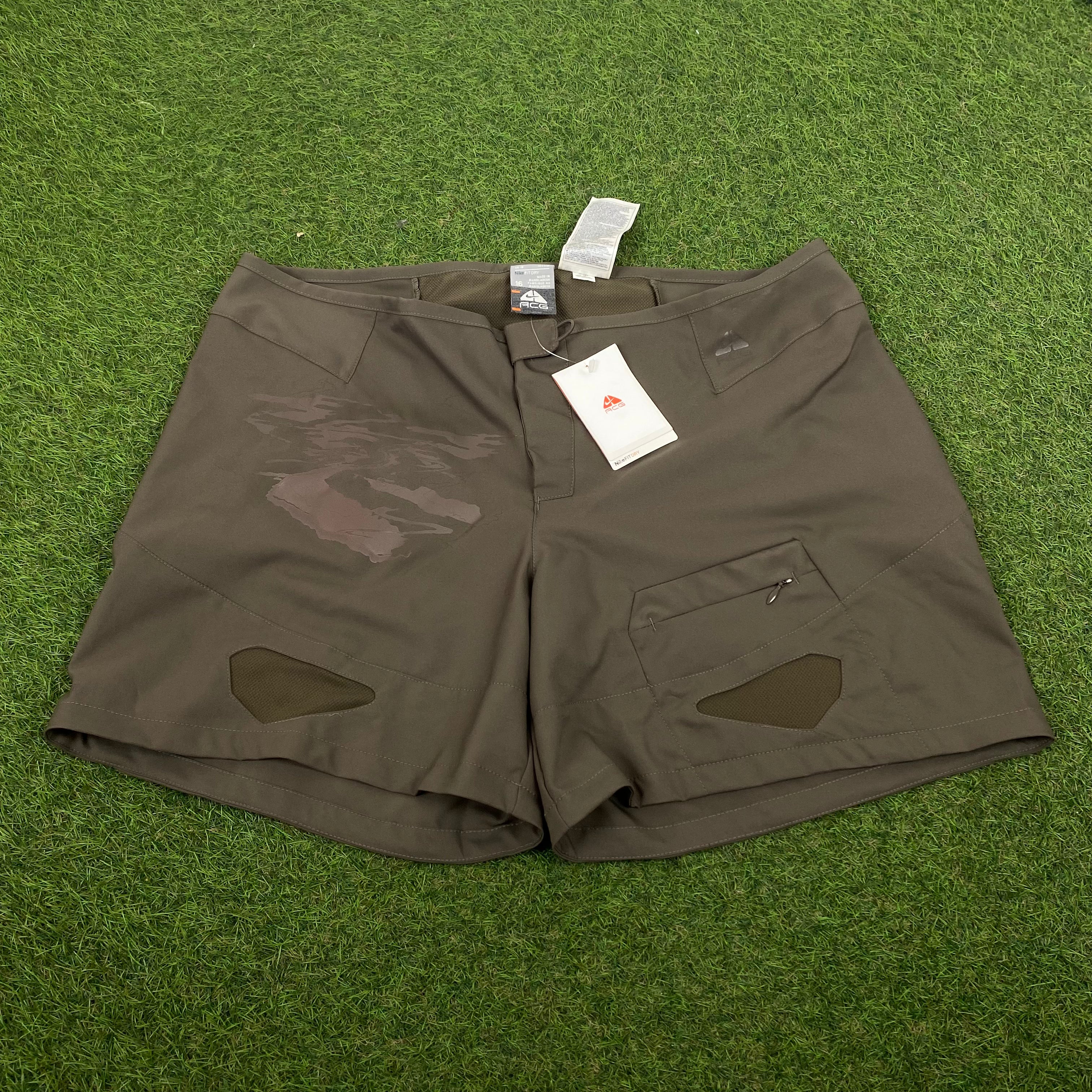 00s Nike ACG Cargo Shorts Brown XL – Clout Closet