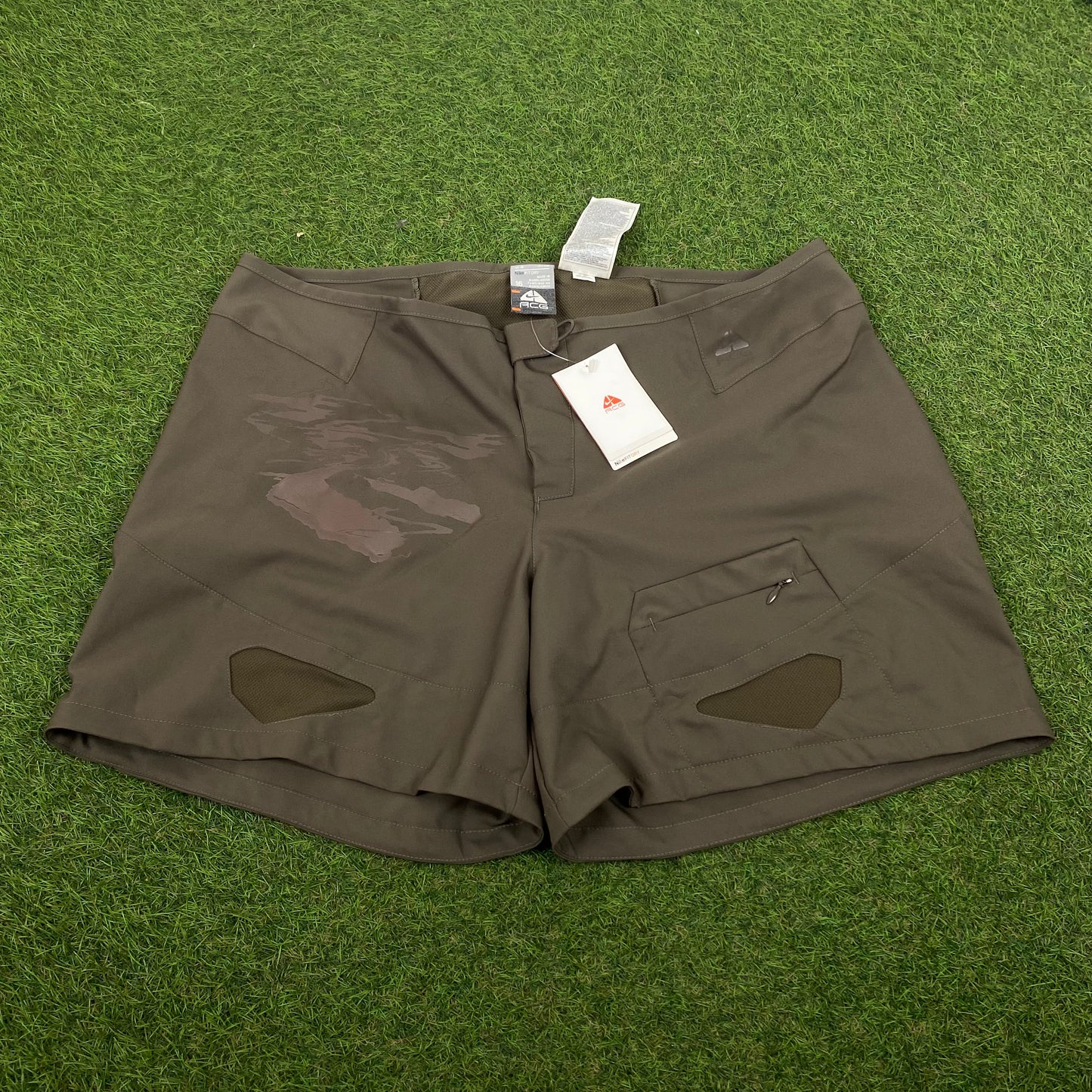 00s Nike ACG Cargo Shorts Brown XL